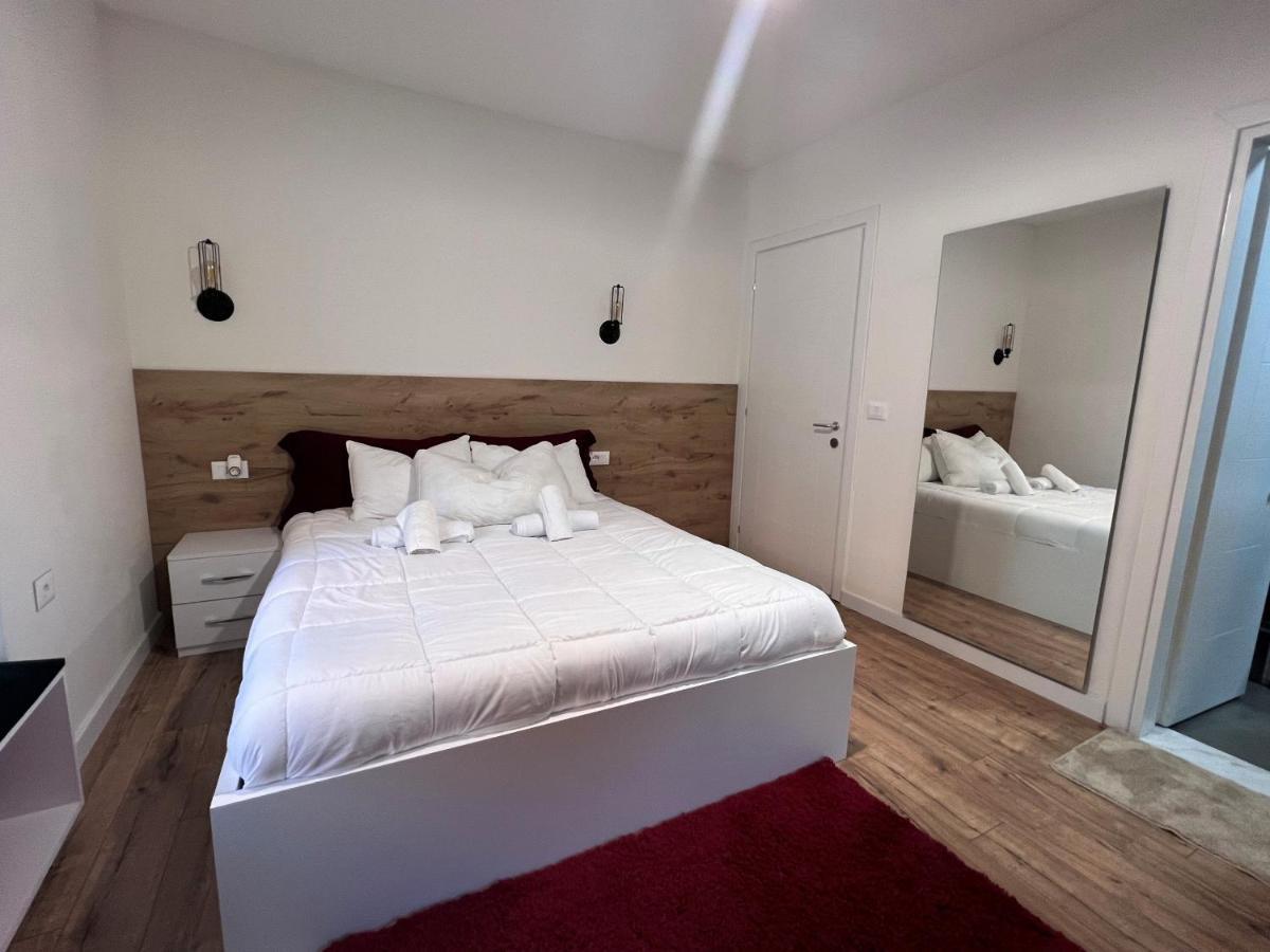 Grand Park & Bllok Area Rooms Tirana Kültér fotó